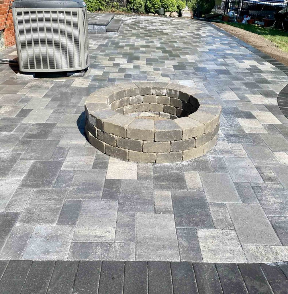 Paver patio with stone fire pit